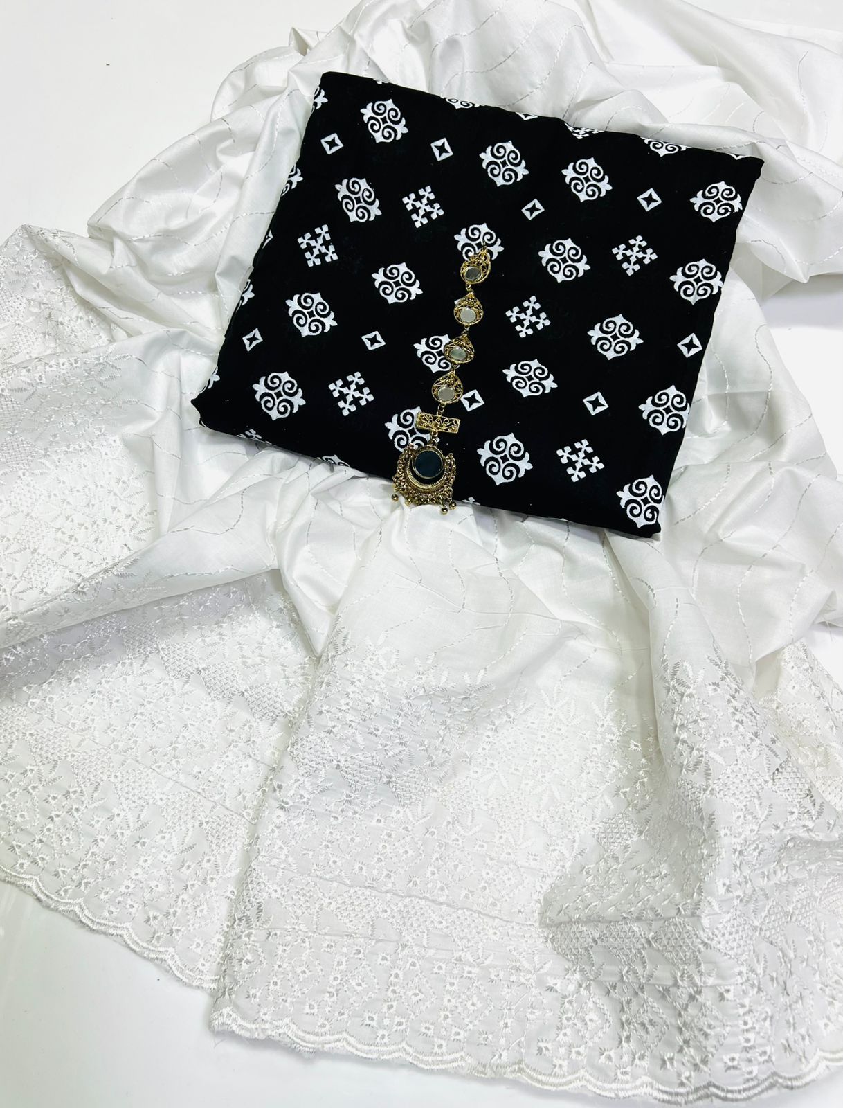 New Arrival –Unstitched  Pure Lawn Cotton 2 Piece Suit with Bana Doria Printed Shirt & Chicken Embroidered Trouser